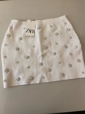 ZARA Mini Skirt with Pearl & Crystal Flower Accents NWT! ✨🤍